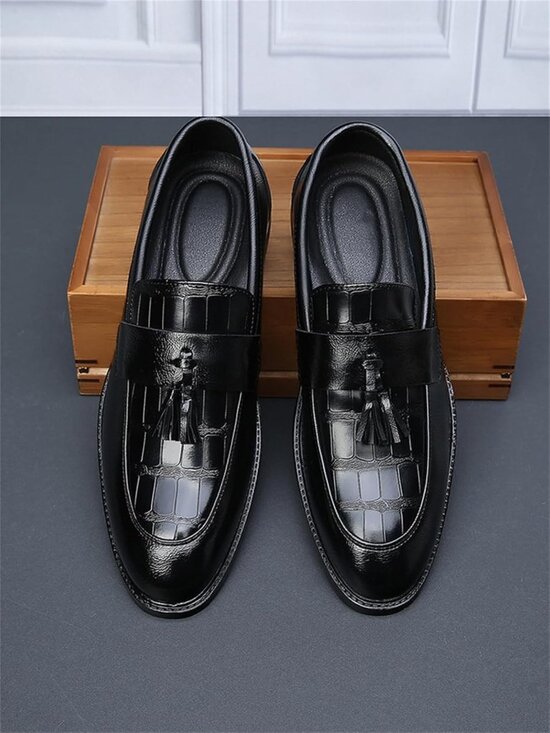 Vintage Crocodile Print Tassel Loafers for Men - Slip-On  display picture 1